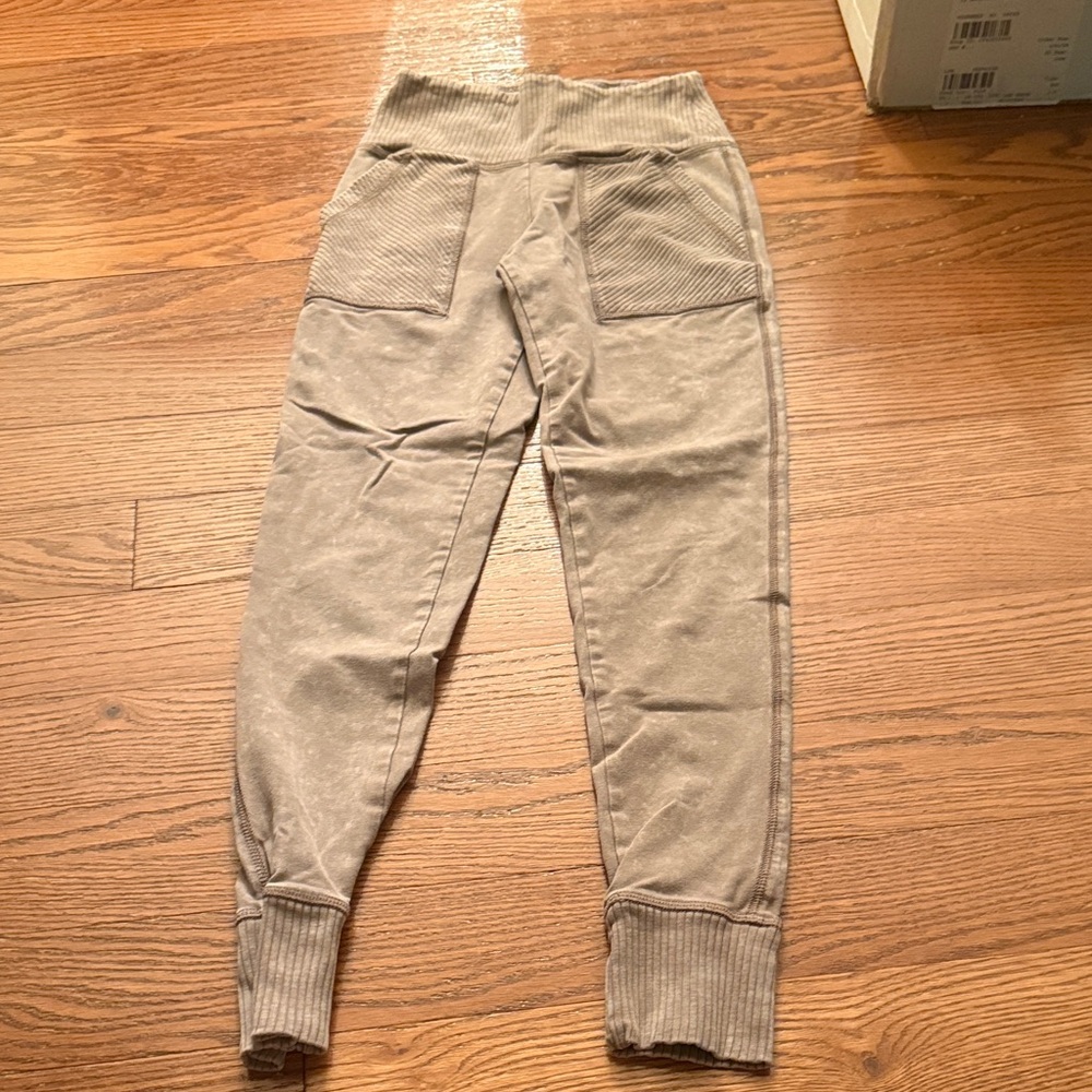 Gray leggings